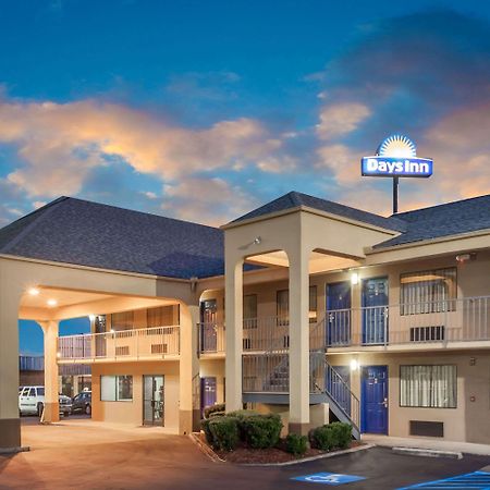 Days Inn By Wyndham Clinton Exteriér fotografie