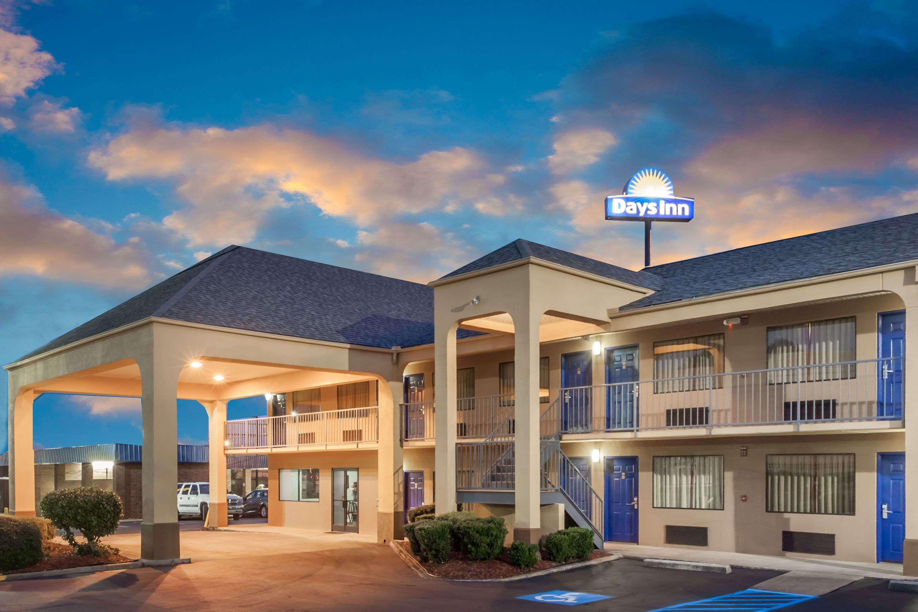 Days Inn By Wyndham Clinton Exteriér fotografie