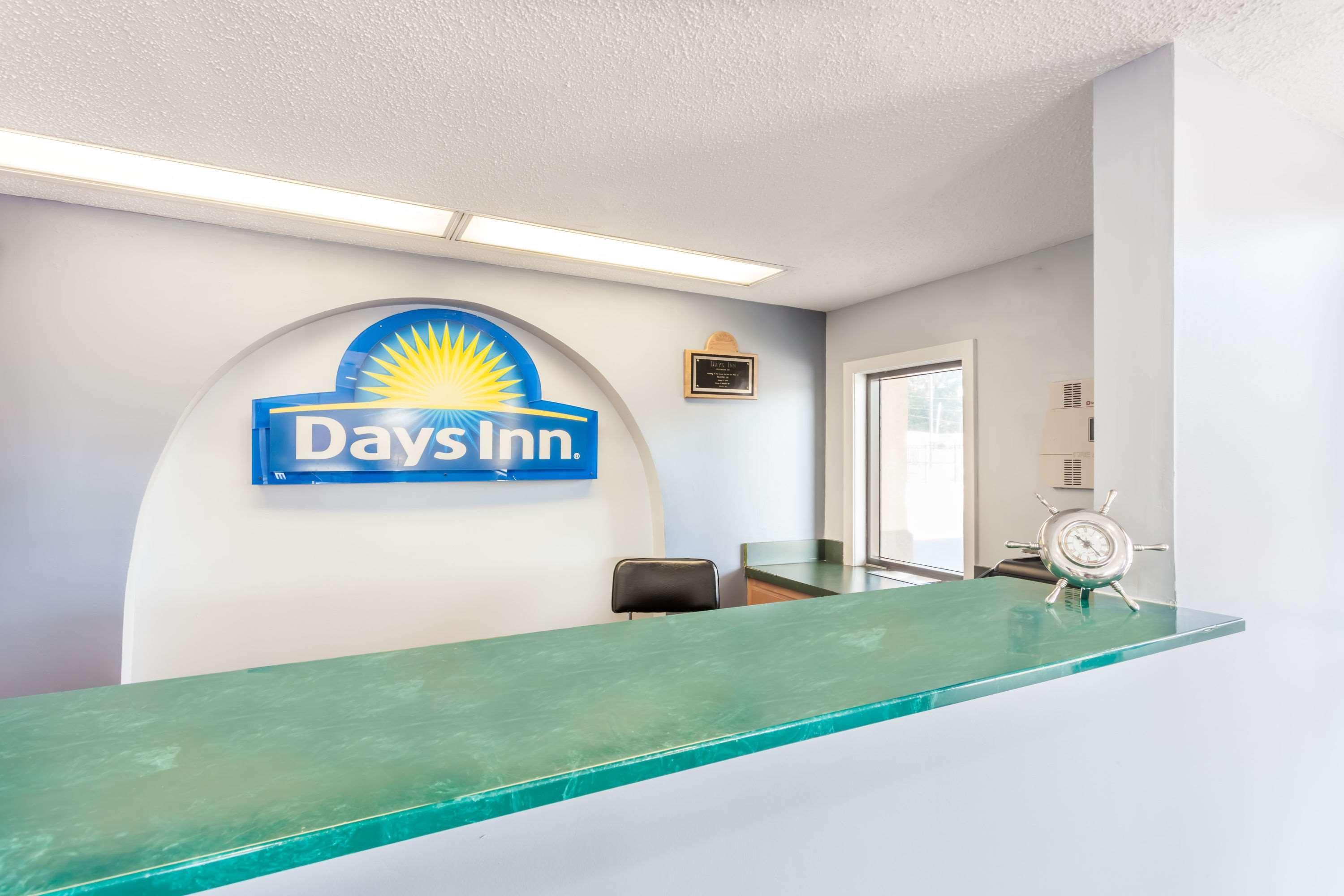 Days Inn By Wyndham Clinton Exteriér fotografie